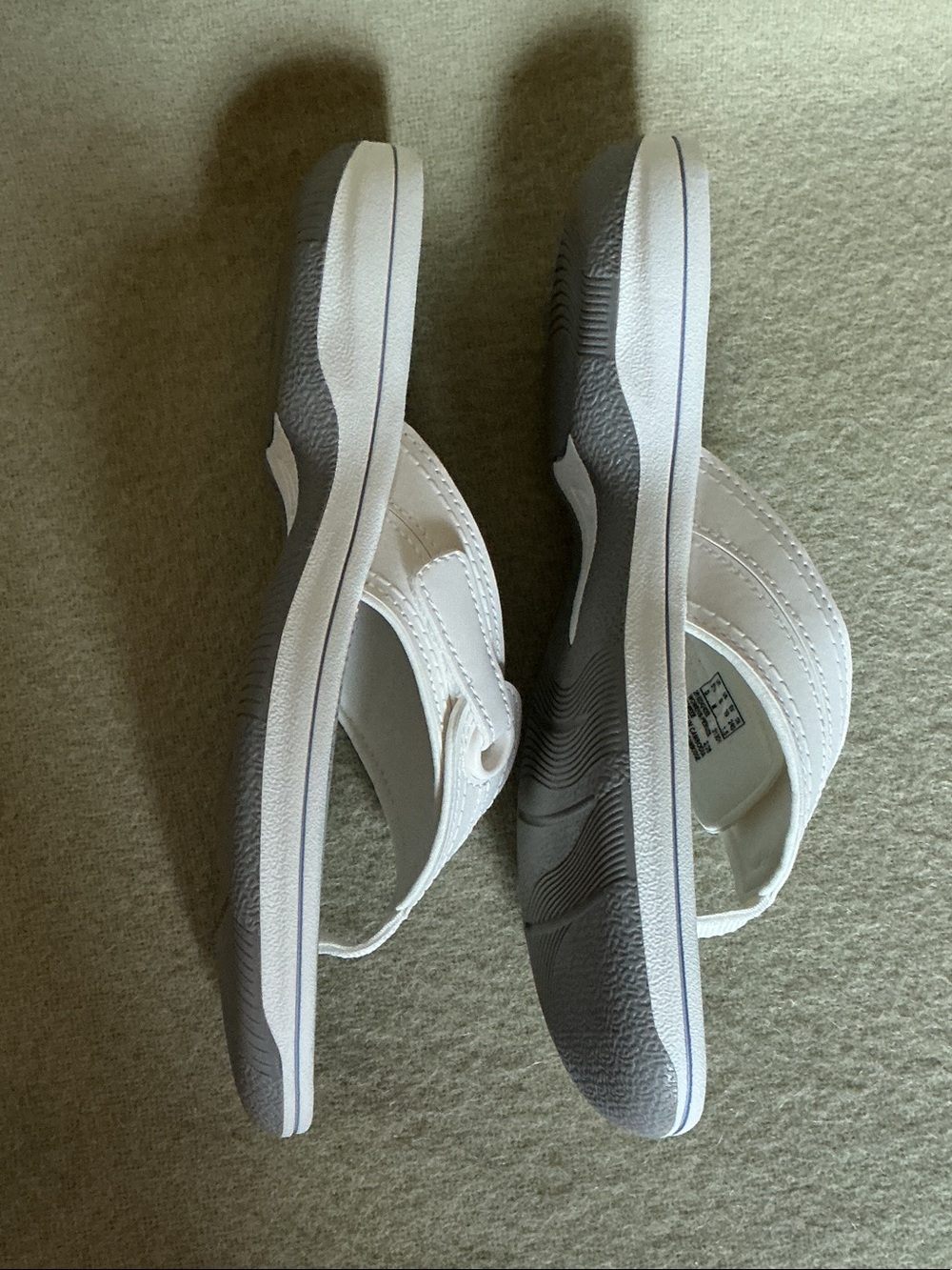 Cloudsteppers by Clarks Women's Cream Thong Flip Flop Sandals - Picture 2 of 3